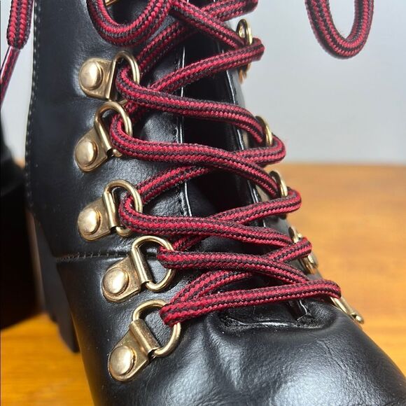 Wonder Black Leather Ankle Boots with Red Laces - Picture 6 of 8